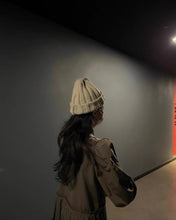 画像をギャラリービューアに読み込む, ポップコーンを買って映画デートに行く日のワンピース_N1387