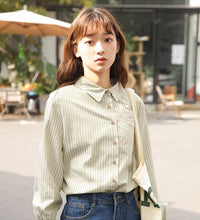 画像をギャラリービューアに読み込む, カフェで勉強をするあの子のストライプシャツ_N3526