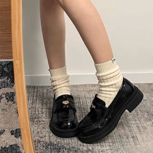 画像をギャラリービューアに読み込む, カフェ巡りが趣味な女の子のコインローファー _N3491