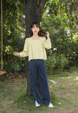 画像をギャラリービューアに読み込む, お花のフレグランスをまとう女の子のサイドスリット刺繍デニムパンツ_N2018