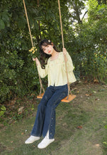 画像をギャラリービューアに読み込む, お花のフレグランスをまとう女の子のサイドスリット刺繍デニムパンツ_N2018