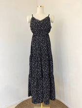 画像をギャラリービューアに読み込む, 週末に青空の下でピクニックする小花柄キャミワンピース_N2022