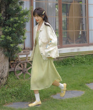 画像をギャラリービューアに読み込む, 実家のお花屋さんを手伝う女の子の刺繍デニムジャケット_N3531