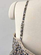 画像をギャラリービューアに読み込む, 週末に青空の下でピクニックする小花柄キャミワンピース_N2022