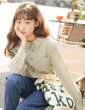 画像をギャラリービューアに読み込む, カフェで勉強をするあの子のストライプシャツ_N3526