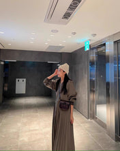 画像をギャラリービューアに読み込む, ポップコーンを買って映画デートに行く日のワンピース_N1387