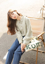 画像をギャラリービューアに読み込む, カフェで勉強をするあの子のストライプシャツ_N3526