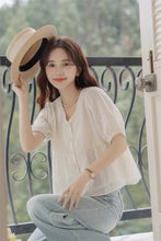 画像をギャラリービューアに読み込む, エッフェル塔を見ながらランチする日のVネックフレアブラウス_N2418