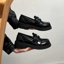 画像をギャラリービューアに読み込む, カフェ巡りが趣味な女の子のコインローファー _N3491