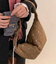 画像をギャラリービューアに読み込む, ワッフルを焼いてくれてた女の子のリボンキルティングボディバッグ_N3221