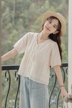 画像をギャラリービューアに読み込む, エッフェル塔を見ながらランチする日のVネックフレアブラウス_N2418