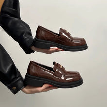 画像をギャラリービューアに読み込む, カフェ巡りが趣味な女の子のコインローファー _N3491