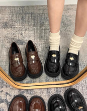 画像をギャラリービューアに読み込む, カフェ巡りが趣味な女の子のコインローファー _N3491