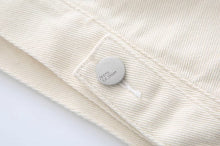 画像をギャラリービューアに読み込む, 実家のお花屋さんを手伝う女の子の刺繍デニムジャケット_N3531