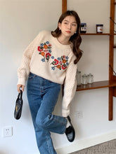 画像をギャラリービューアに読み込む, カラフルなお花を育てる女の子のフラワー刺繍ニット_N3233