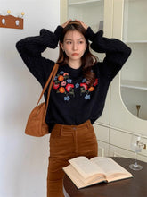 画像をギャラリービューアに読み込む, カラフルなお花を育てる女の子のフラワー刺繍ニット_N3233
