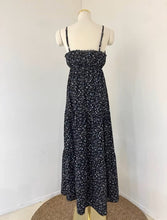 画像をギャラリービューアに読み込む, 週末に青空の下でピクニックする小花柄キャミワンピース_N2022