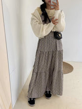 画像をギャラリービューアに読み込む, 週末に青空の下でピクニックする小花柄キャミワンピース_N2022