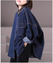 画像をギャラリービューアに読み込む, ショートカットが似合う女の子のオーバーサイズデニムシャツ_N1789