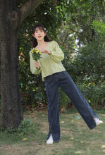 画像をギャラリービューアに読み込む, お花のフレグランスをまとう女の子のサイドスリット刺繍デニムパンツ_N2018