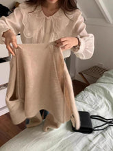 画像をギャラリービューアに読み込む, お菓子作りが得意な女の子のブラウス_N1410