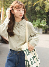 画像をギャラリービューアに読み込む, カフェで勉強をするあの子のストライプシャツ_N3526