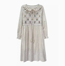 画像をギャラリービューアに読み込む, 素敵な場所に導いてくれるフラワーエンブロイダリーワンピース_N2785