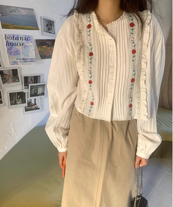 お花屋さんで働く女の子のフラワー刺繍フリルブラウス_N1384