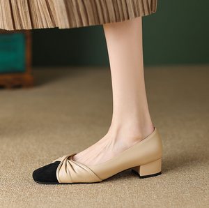 パリで暮らす憧れのお姉さんのパンプス_N1540