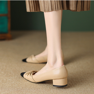 パリで暮らす憧れのお姉さんのパンプス_N1540