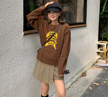 画像をギャラリービューアに読み込む, チョコバナナクレープが好きな女の子のニットトップス_N1529