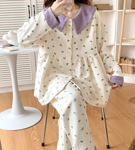 【2点セット】ドライフラワーを飾る女の子のマタニティ小花柄ルームウェア_N1670