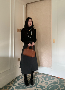 パリの展示会へ行く日のAラインラップスカート_N1747