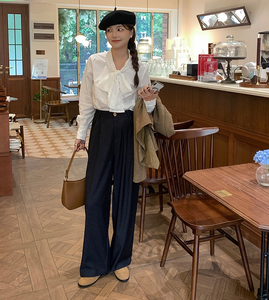 パリのカフェを巡る日のレースリボンブラウス_N1788