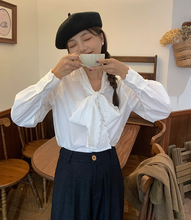 画像をギャラリービューアに読み込む, パリのカフェを巡る日のレースリボンブラウス_N1788