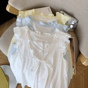 君が名前を呼んだその日から、少しだけ胸が苦しくなった夏の終わりのブラウス_K0116