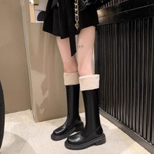 画像をギャラリービューアに読み込む, 雪道で手をつなぐ特別な夜のムートンロングブーツ _K0261