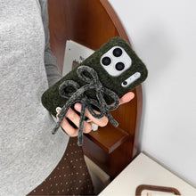 画像をギャラリービューアに読み込む, 冬のカフェでそっと手に馴染むふわもこリボン iPhoneケース_K0235