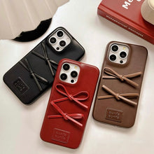 画像をギャラリービューアに読み込む, 冬のカフェでそっと結んだ二つのリボンが寄り添うレザー調クラシックiPhoneケース _K0239