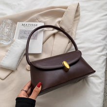 画像をギャラリービューアに読み込む, しなやかに流れるワンショルダーが際立つクラシカルボタンバッグ _K0240