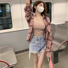 画像をギャラリービューアに読み込む, 雨上がりの街に溶け込むように、静かに寄り添うネイビーチェックシャツ _K0236