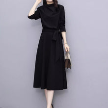 画像をギャラリービューアに読み込む, 肌寒い夕暮れにトレンチコートの下からふわりと覗く上品ドレープワンピース _K0226