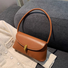 画像をギャラリービューアに読み込む, しなやかに流れるワンショルダーが際立つクラシカルボタンバッグ _K0240