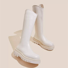 画像をギャラリービューアに読み込む, 夜のイルミに照らされて、自信をくれるロングブーツ _K0257