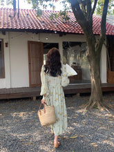 画像をギャラリービューアに読み込む, 【新作早割3/18まで】お花畑がキレイな公園でピクニックをする花柄パフスリーブワンピース_N3501