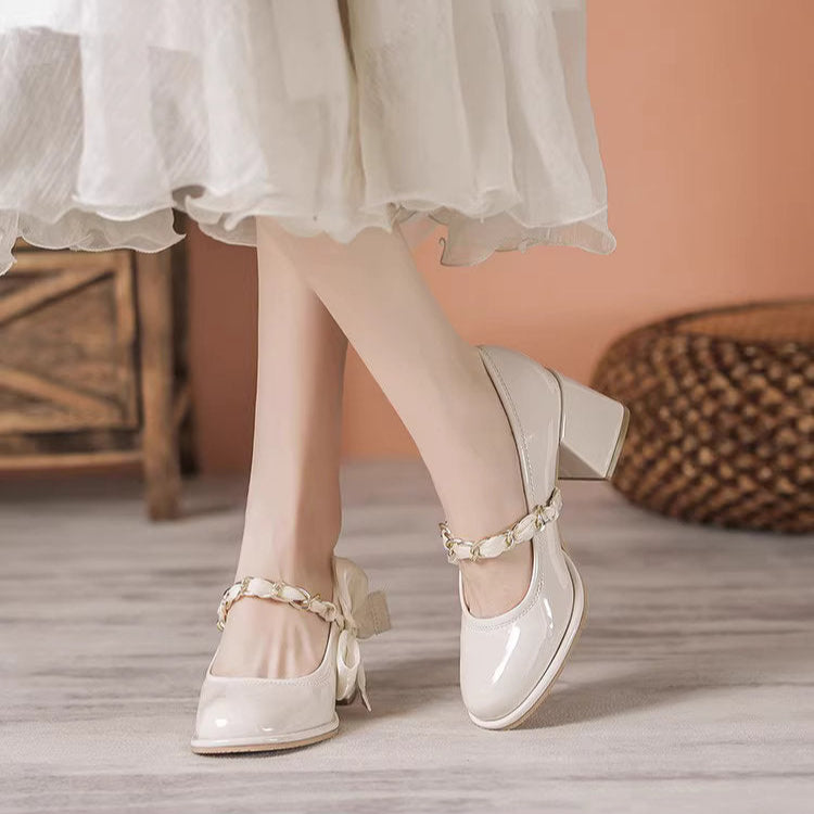 少女が憧れのプリンセスに近づく一足、ロマンティックリボンパンプス_
