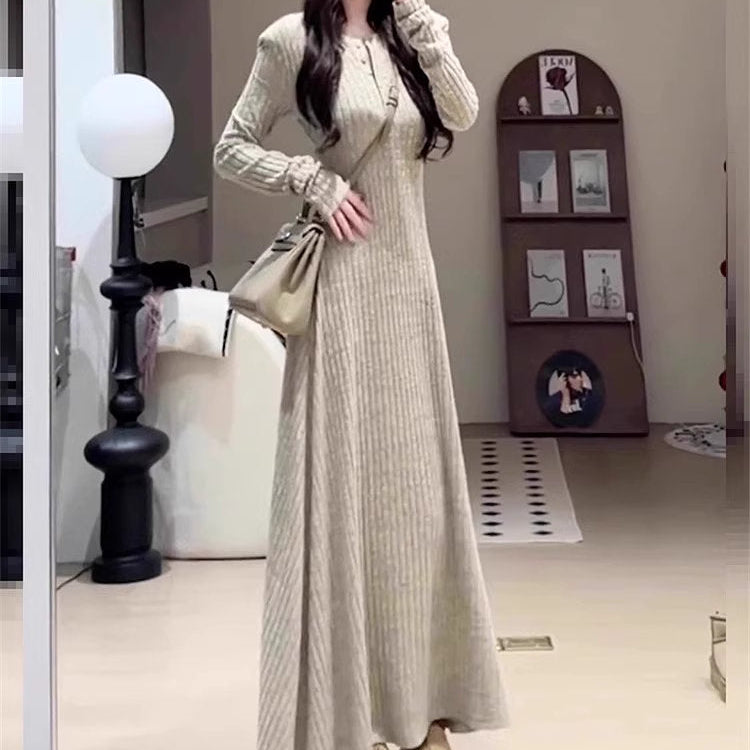 ぴ　ロングワンピース 木の床に映る影まで可愛く見せてくれるガーリーなロングワンピース