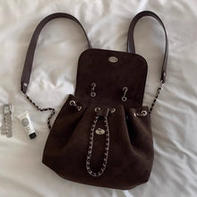 画像をギャラリービューアに読み込む, 甘くほろ苦いモカの香りを纏ったチェーンバッグの物語_K0229