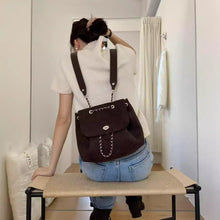画像をギャラリービューアに読み込む, 甘くほろ苦いモカの香りを纏ったチェーンバッグの物語_K0229