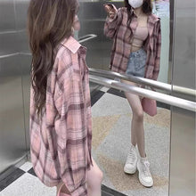 画像をギャラリービューアに読み込む, 雨上がりの街に溶け込むように、静かに寄り添うネイビーチェックシャツ _K0236